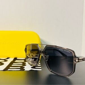 Authentic MARC JACOBS Smoke Grey
Aviator Sunglasses - New with Packaging